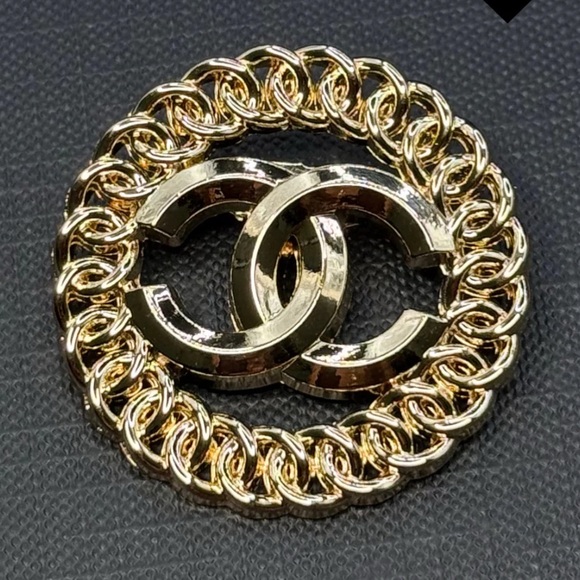 CHANEL Vintage Gold Chain CC Brooch - Picture 1 of 1